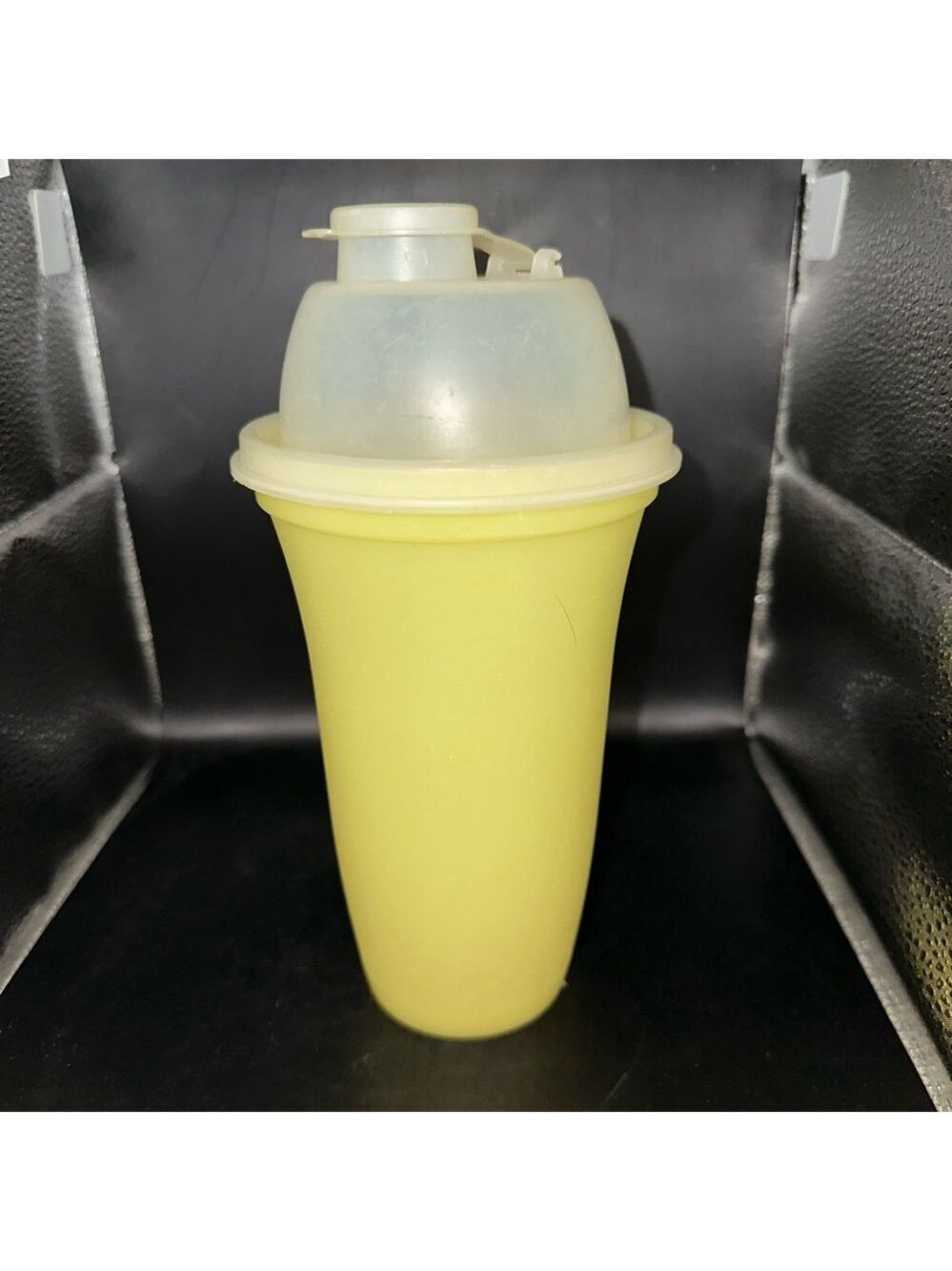 Vintage Tupperware 844-9 Yellow Quick Shaker 16oz Gravy Drink Mixer Blender